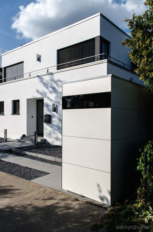 Zwei HPL Gartenhäuser vor moderner Architektur in 41450 Dormagen 3