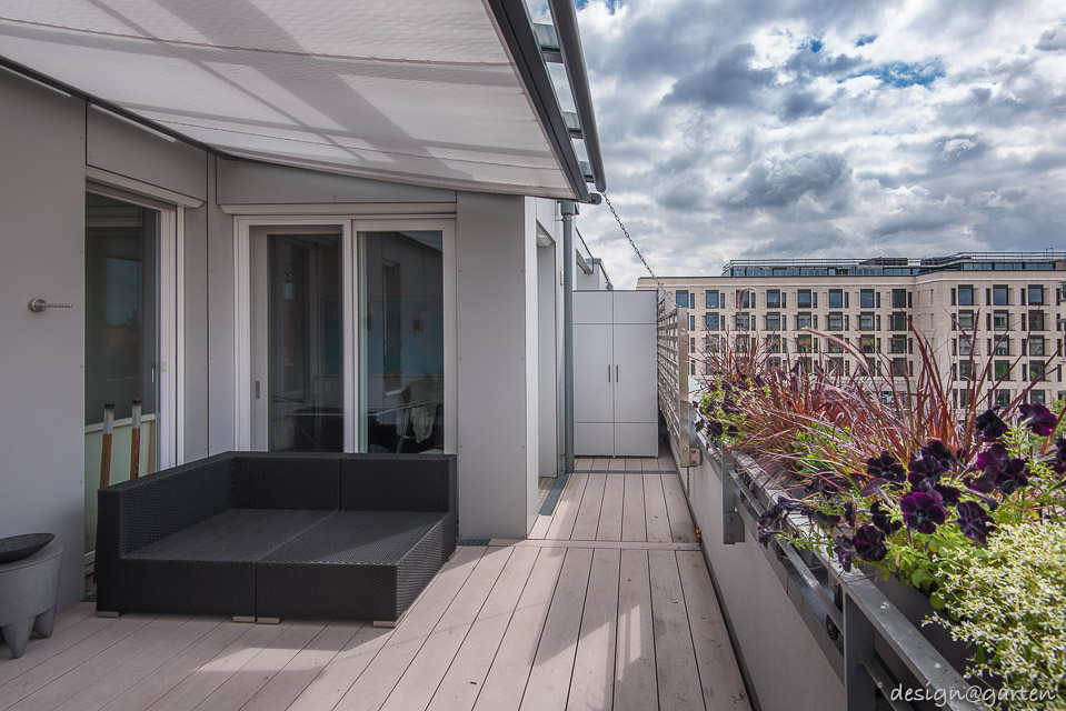 Gartenschrank auf einer Dachterrasse in der Leopoldstraße, 80804 München 3